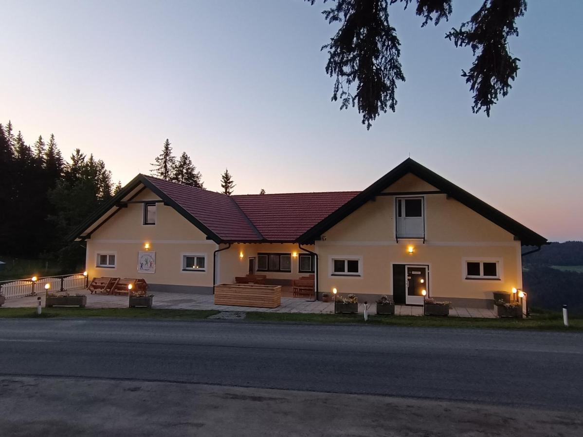 Gaestehaus Hebalm, Family & Friends Auf 900 M2 Wohnflaeche Erleben, Alleinnutzung Moeglich Pack 外观 照片