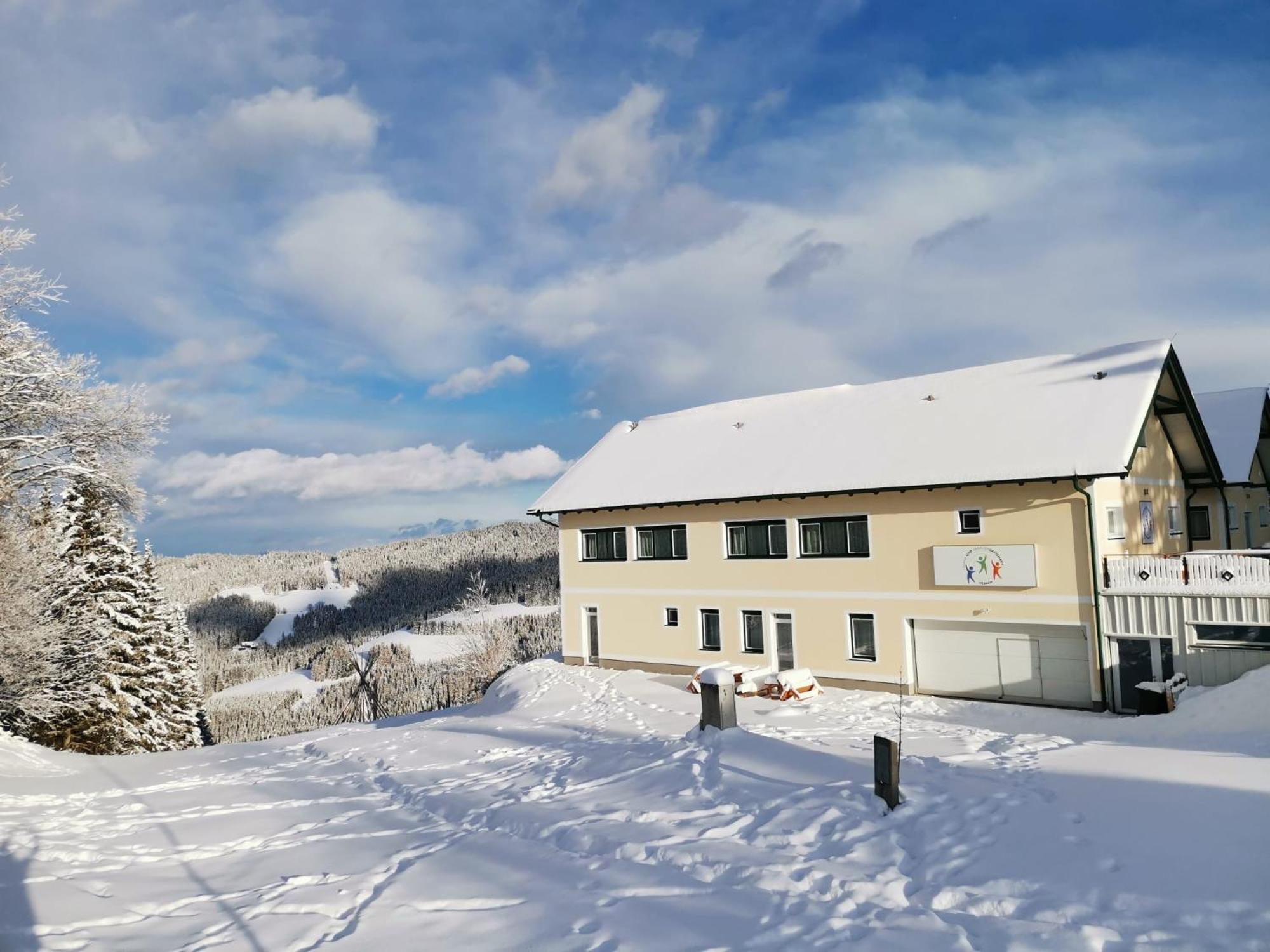 Gaestehaus Hebalm, Family & Friends Auf 900 M2 Wohnflaeche Erleben, Alleinnutzung Moeglich Pack 外观 照片